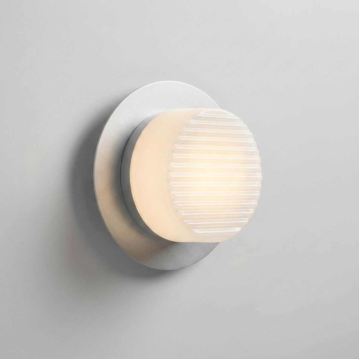 FORMELLE – Sculpted Wall Sconce for Elegant Mood Lighting
