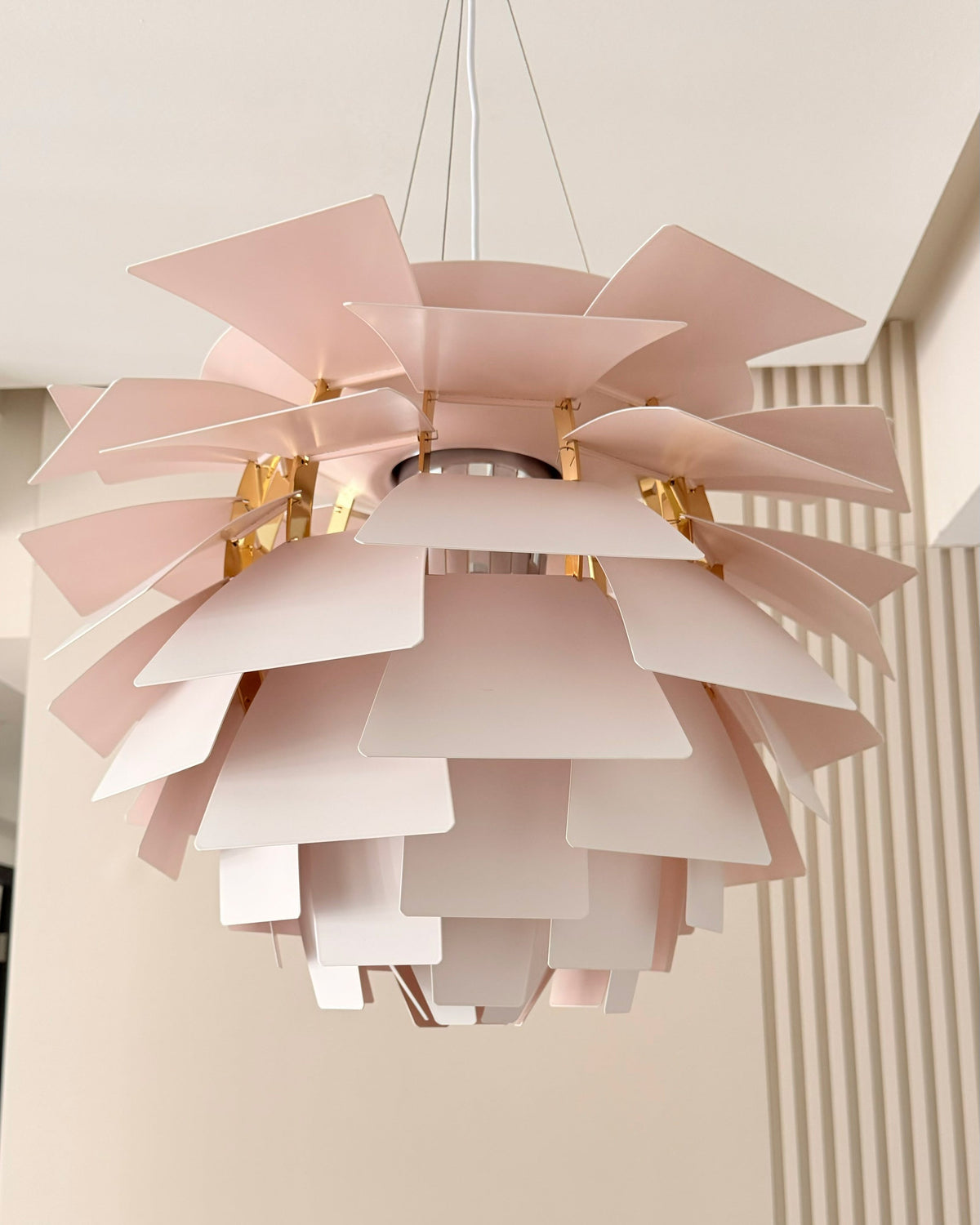 Sculptural Metal Shade Hanging Fixture 20 in Adjustable Height Overhead Lighting for Dining Room Kitchen Island Entryway Warm Glow Installat