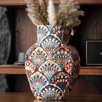 PETALFORM – Textured Vase for Elegant Dried Flower Displays