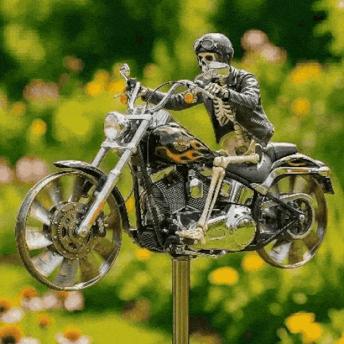 Skeleton Biker Wind Spinner Garden Stake Metal Chopper Motorcycle Lawn Ornament Outdoor Yard Art Halloween Decoration Spinning Wheels for