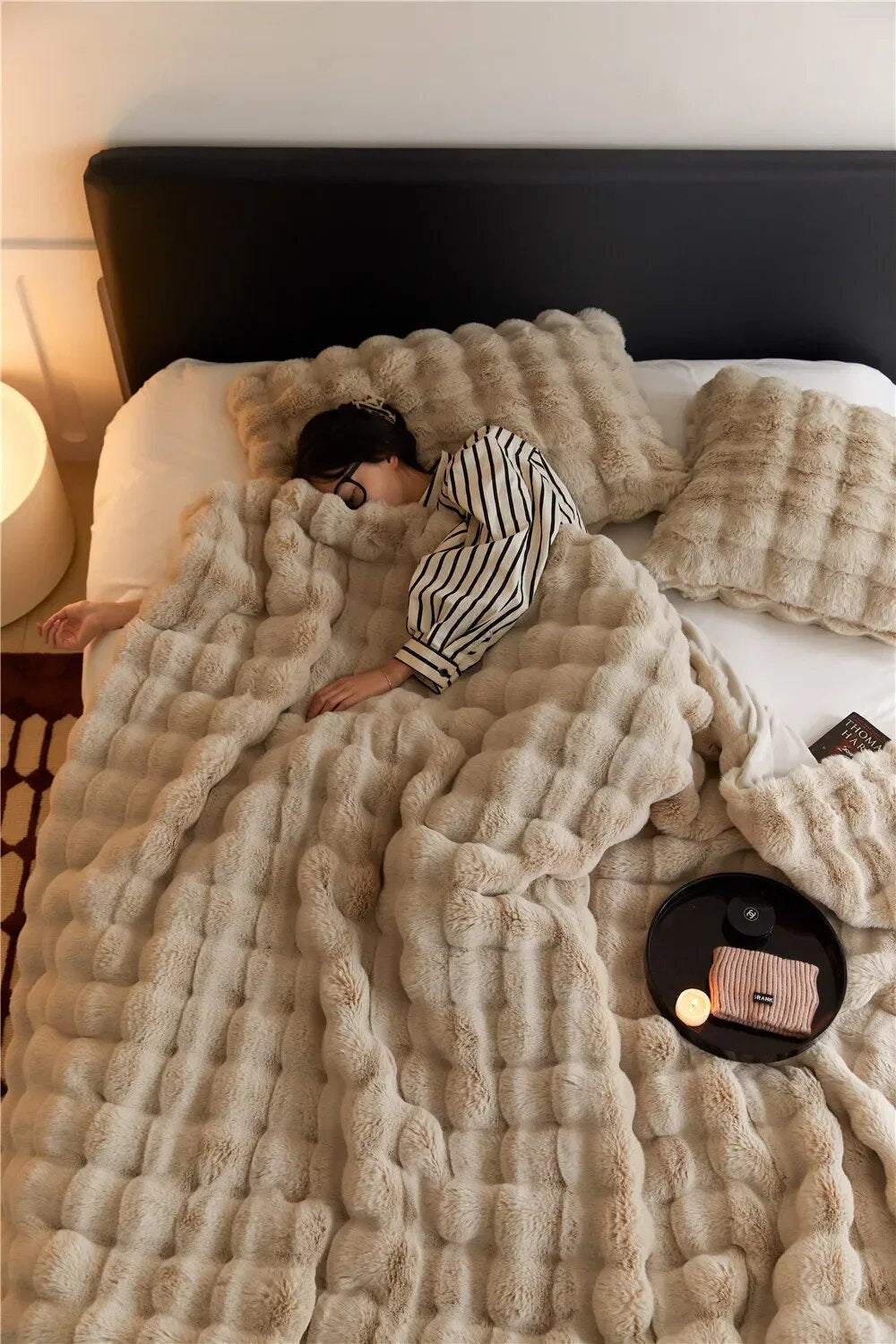 Ultra-Soft Plush Fleece Throw Blanket for Couch, Bed & Year-Round Comfort – Cozy Oversized Luxury Blanket for Living Room & Bedroom