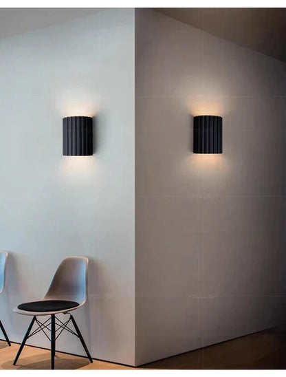 Sculptural Resin Wall Sconce with Vertical Ribbed Design for Living Room Bedroom Hallway Modern LED Accent Light Fixture Black White Green B