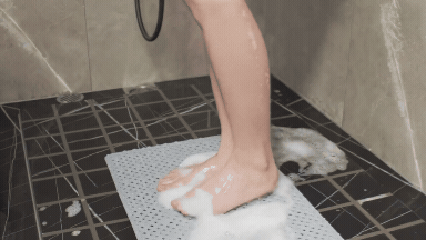 GripMaster | Non-Slip Bathtub Mat with Secure Suction Cups | Quick Drying Design for Enhanced Safety