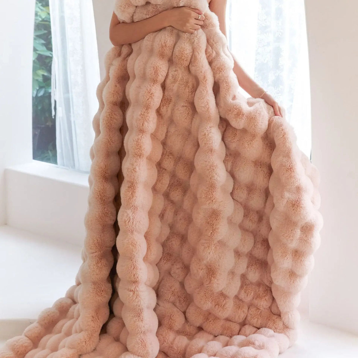 Ultra-Soft Plush Fleece Throw Blanket for Couch, Bed & Year-Round Comfort – Cozy Oversized Luxury Blanket for Living Room & Bedroom