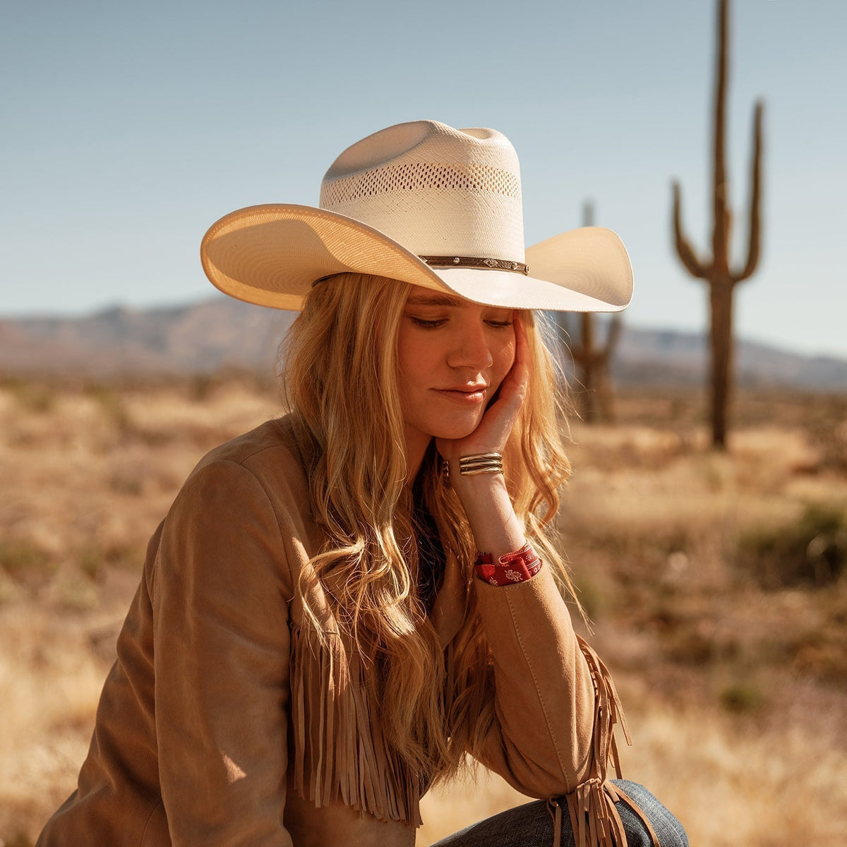 Woven Straw Western Hat with Leather Band – Ventilated Cattleman Crown for Men & Women