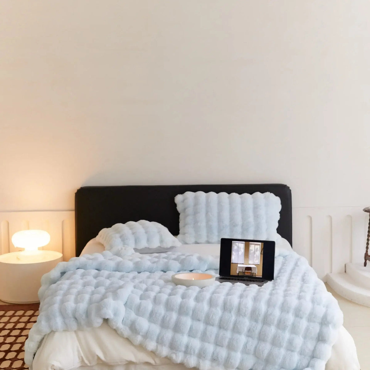 Ultra-Soft Plush Fleece Throw Blanket for Couch, Bed & Year-Round Comfort – Cozy Oversized Luxury Blanket for Living Room & Bedroom