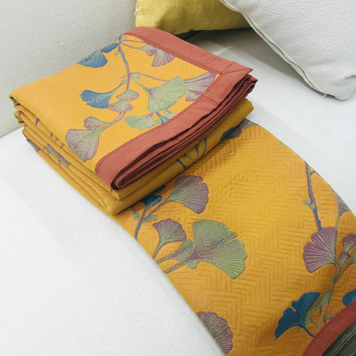 Reversible Cotton Throw Blanket with Ginkgo Leaf Pattern – Lightweight Summer Quilt for Bed, Sofa & Travel