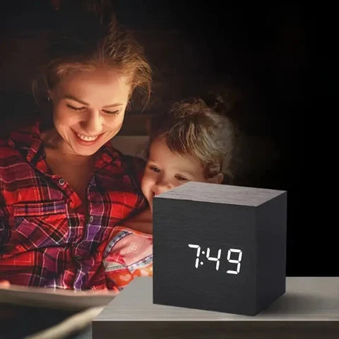CubeGlow – Modern LED Alarm Clock