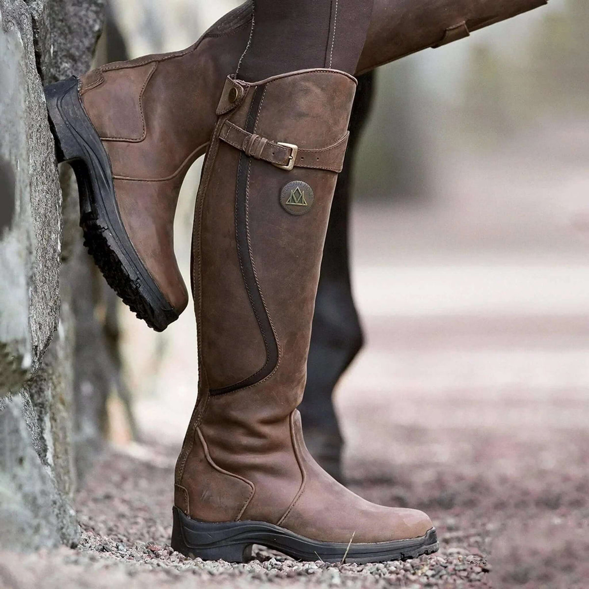 Insulated Knee-High Snow Boots for Women – Waterproof, Non-Slip Winter Footwear for Cold Weather Outdoor Activities & Everyday Wear