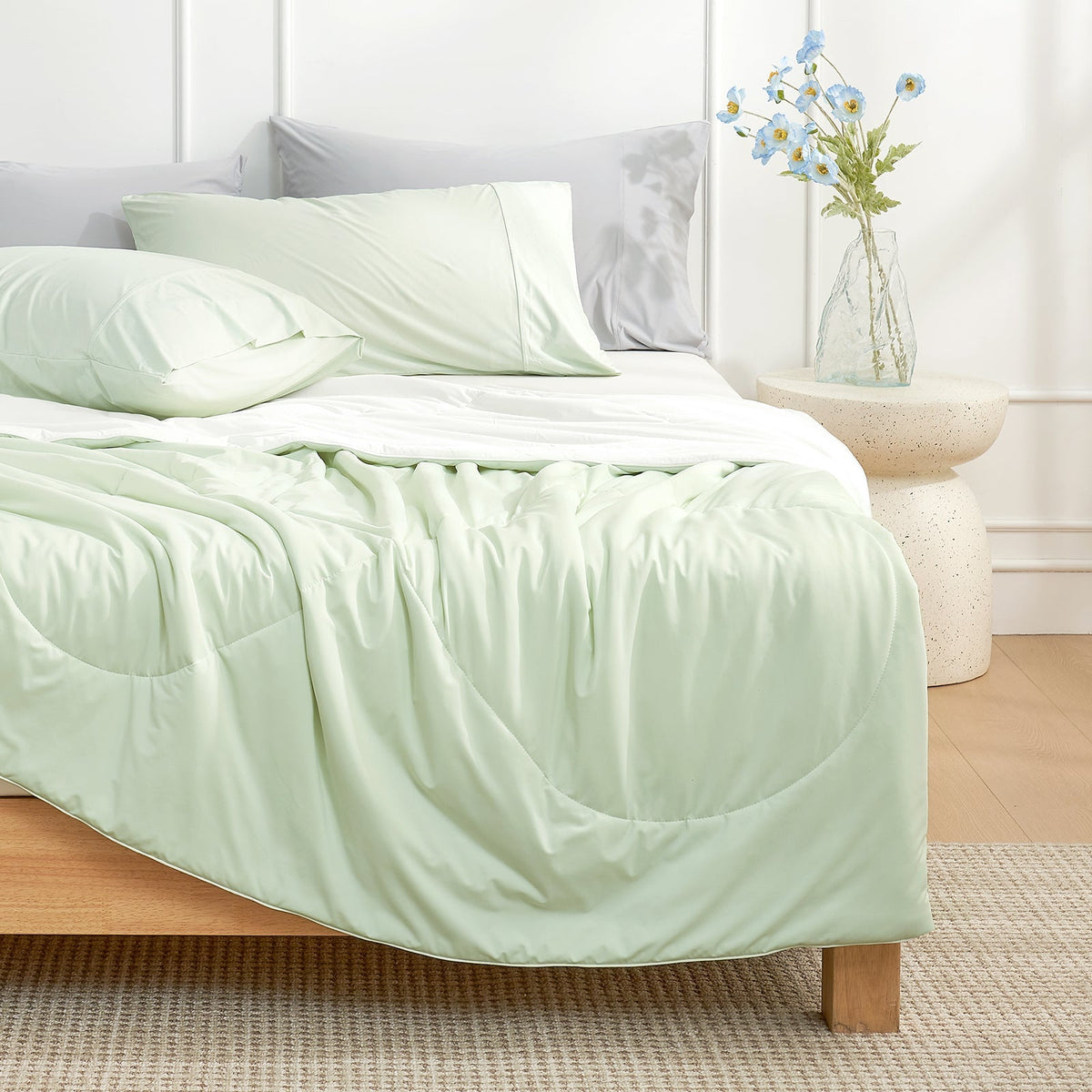 Cloud-Like Cooling Comforter | Lightweight Japanese Cooling Fabric with Instant Cool Touch | Breathable Design for Hot Sleepers
