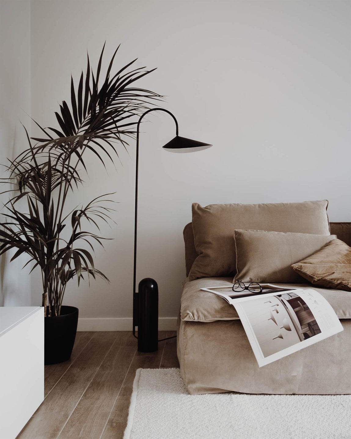 Arched Reading Floor Lamp with Marble Base – Modern Black Metal Accent Light for Living Room, Bedroom & Home Office