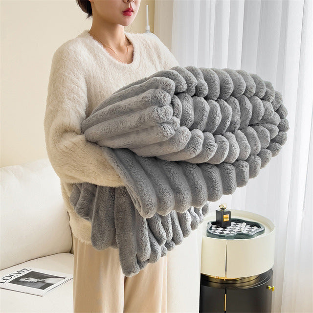 Plush Faux Fur Throw Blanket for Couch Bed Sofa Lightweight Warm Cozy Home Decor Living Room Bedroom Furniture Accent Textiles