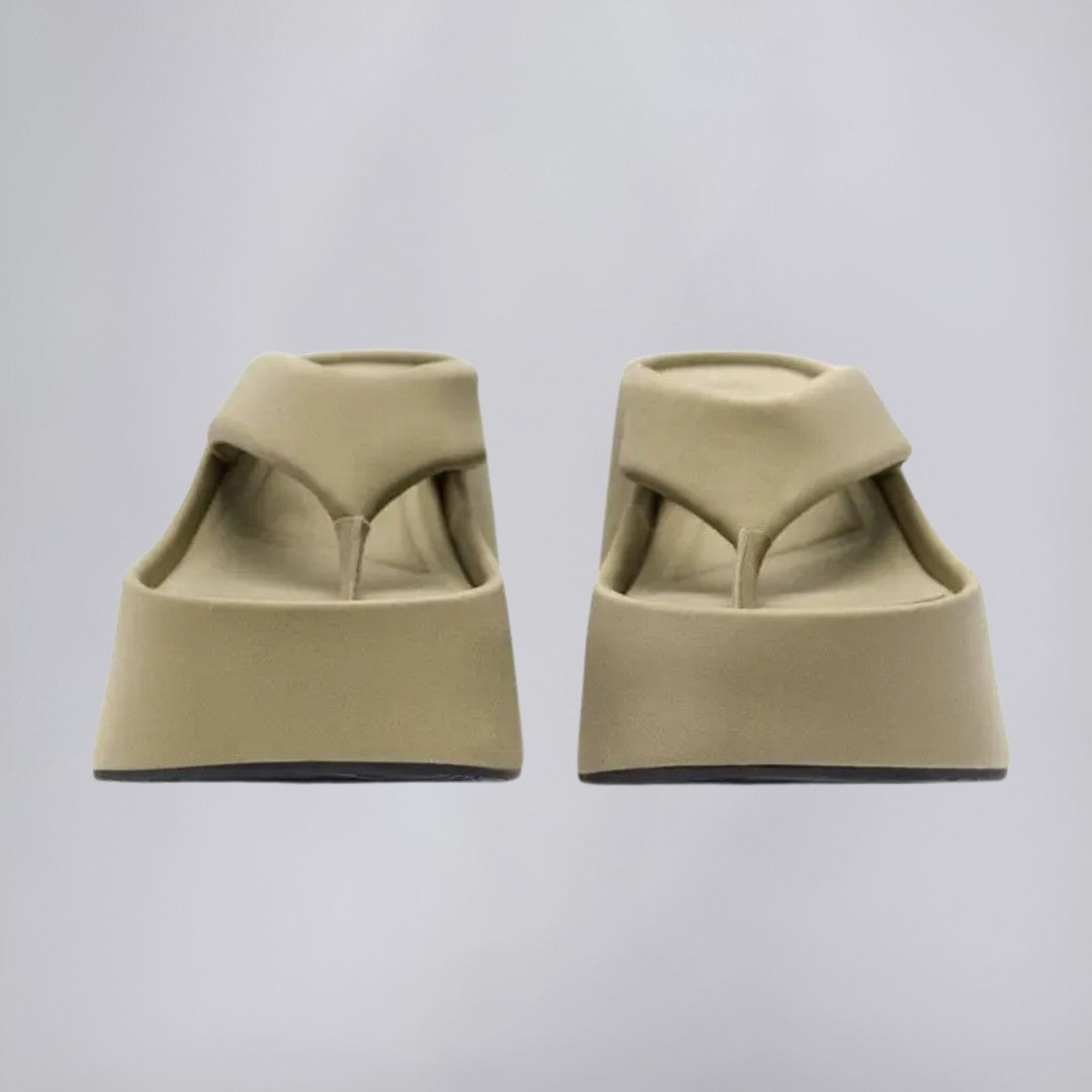 Comfort Step | Cushioned Flip Flops with Non-Slip Sole | Lightweight Design for Everyday Comfort