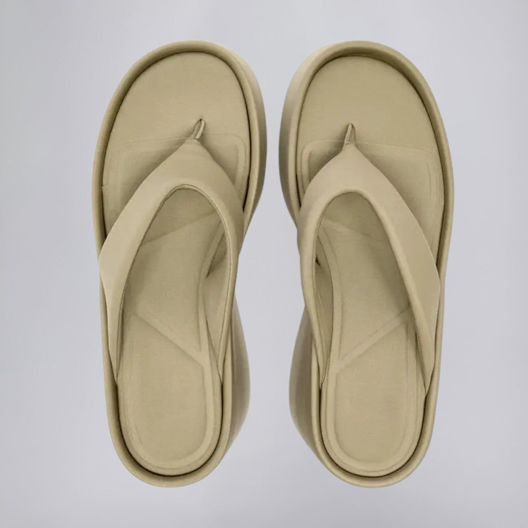 Comfort Step | Cushioned Flip Flops with Non-Slip Sole | Lightweight Design for Everyday Comfort