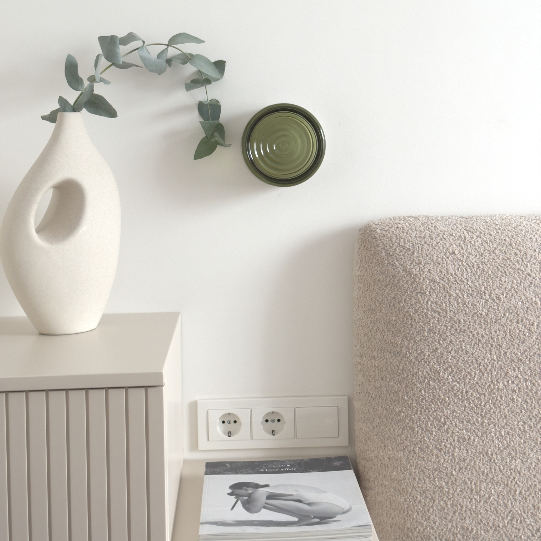 Contemporary Wall Sconce Light with Integrated LED & Sleek Glass Design for Modern Interiors