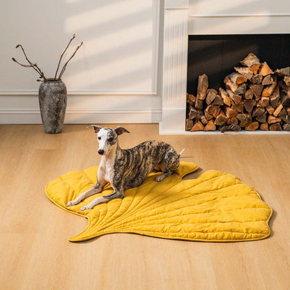 Botanical Leaf-Shaped Pet Throw Blanket - Soft Cotton-Polyester Cover for Dogs & Cats - Machine Washable Couch Protector & Floor Mat for