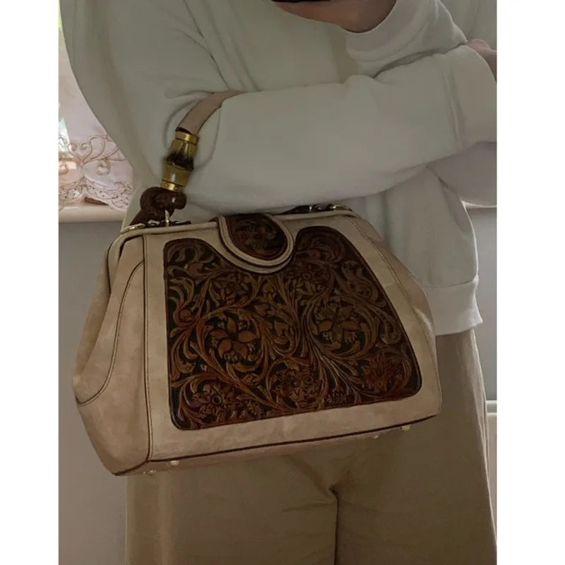 Elegant Leather Shoulder Bag | Black Shoulder Bag with Adjustable Strap | Stylish Design for Women’s Everyday Use