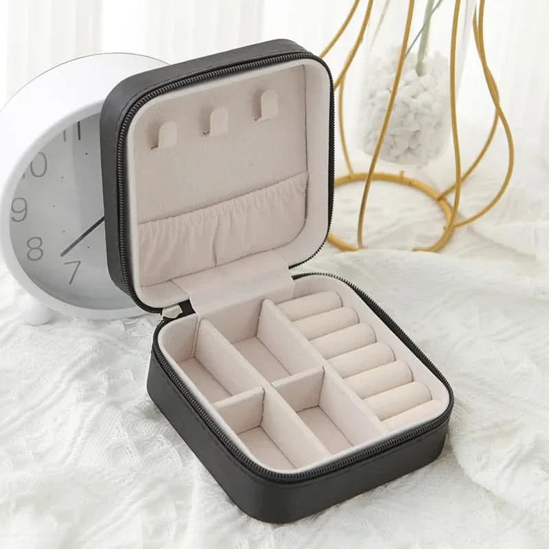 VELVAFLOW – Portable Jewelry Storage Case for Everyday Travel