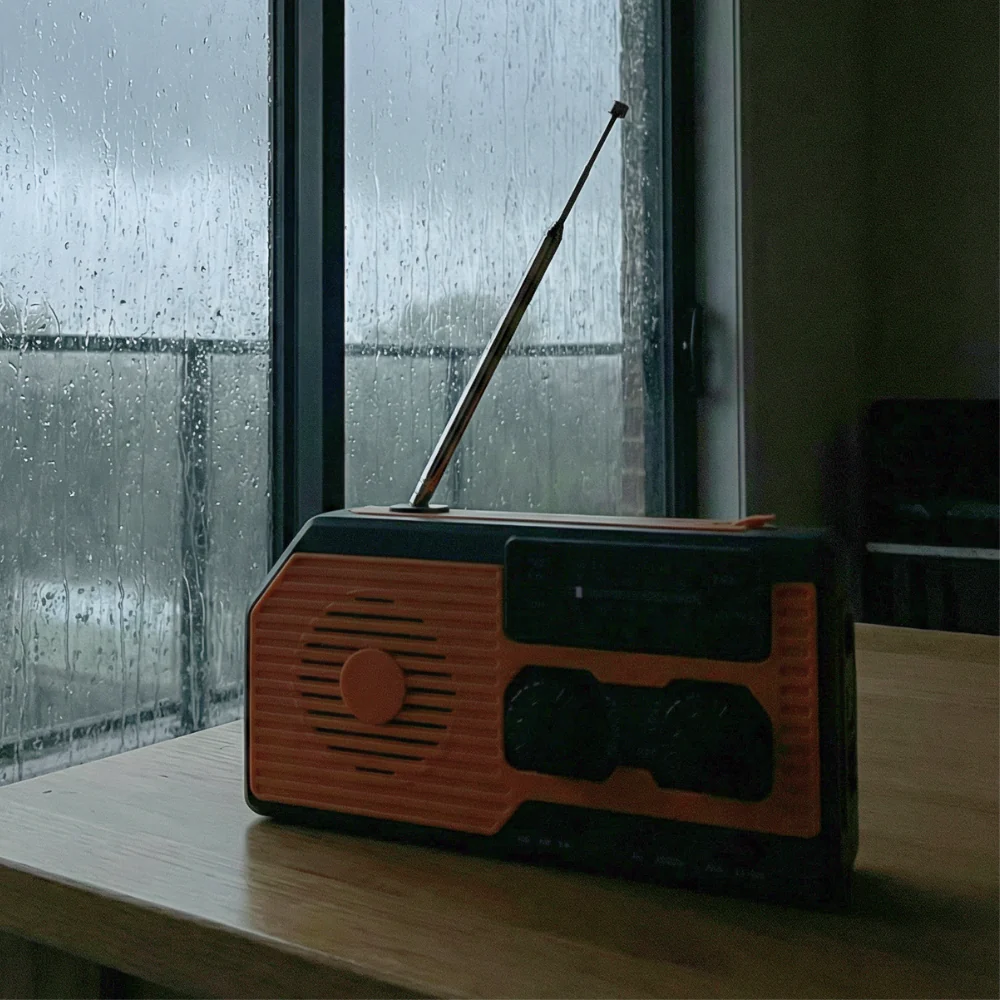 Portable Solar Powered Emergency Radio Kit