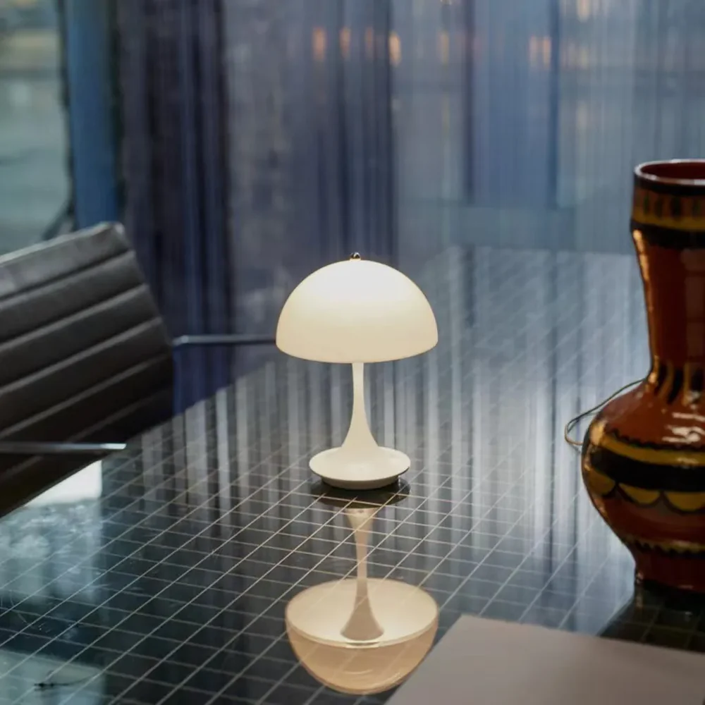 Contemporary Slim Wireless Table Lamp