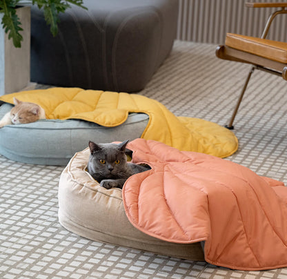 Botanical Leaf-Shaped Pet Throw Blanket - Soft Cotton-Polyester Cover for Dogs & Cats - Machine Washable Couch Protector & Floor Mat for