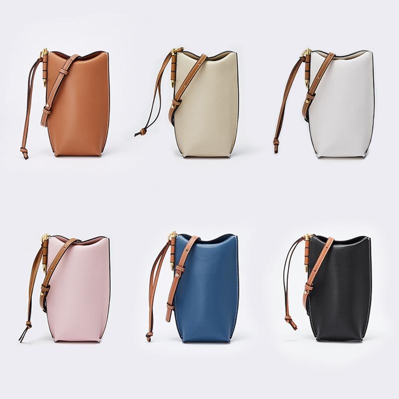 Compact Leather Crossbody Phone Pouch for Women – Hands-Free Everyday Carry with Card Slots & Adjustable Strap