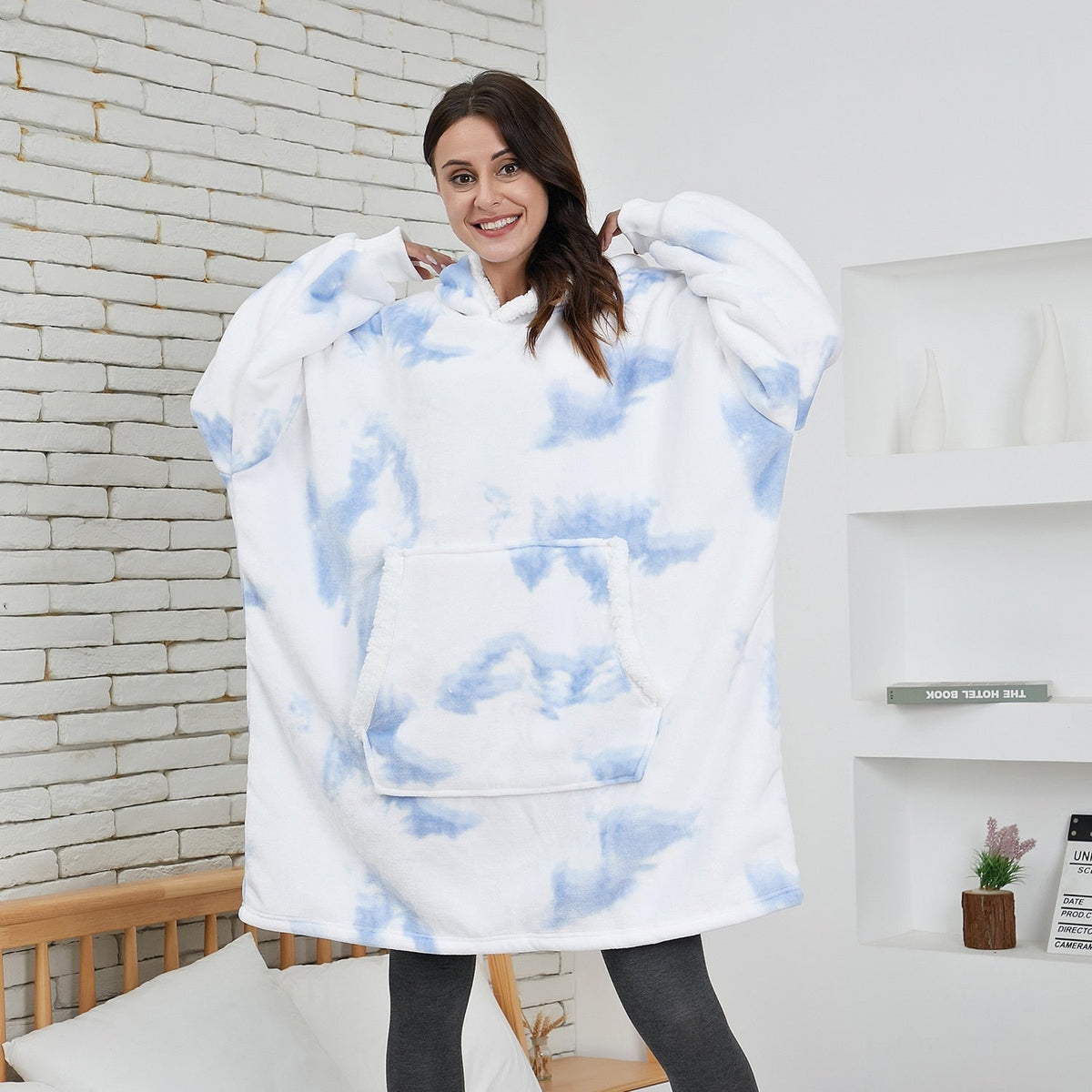Oversized Wearable Blanket Hoodie with Pocket – Soft Fleece Throw for Couch & Bed – One Size Adults & Teens