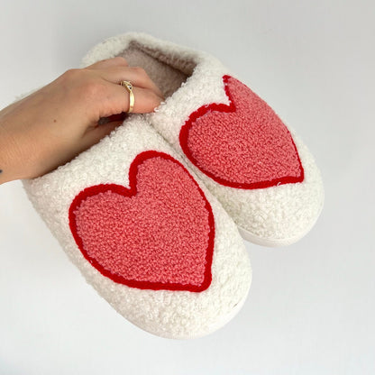 Heart-Shaped Plush House Slippers for Women – Soft Fuzzy Indoor Slides with Non-Slip Sole for Bedroom, Bathroom & Cozy Winter Days