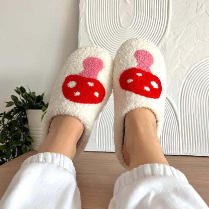 Heart-Shaped Plush House Slippers for Women – Soft Fuzzy Indoor Slides with Non-Slip Sole for Bedroom, Bathroom & Cozy Winter Days