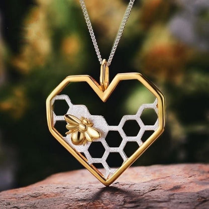 Heart Pendant Necklace with Bee & Honeycomb Design – Gold-Tone Chain Jewelry for Women & Girls