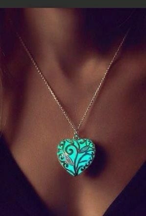 Luminous Heart Pendant Necklace – Glow-in-the-Dark Jewelry for Women – Adjustable 16-18 in Chain – Hypoallergenic Stainless Steel – Gift