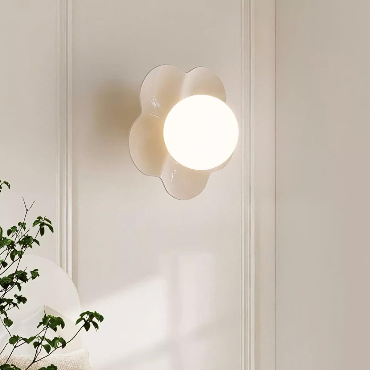 Flower-Shaped Resin Wall Sconce with Frosted Glass Shade – LED G9 Socket, Playful Modern Decor for Bedroom, Nursery & Living Room