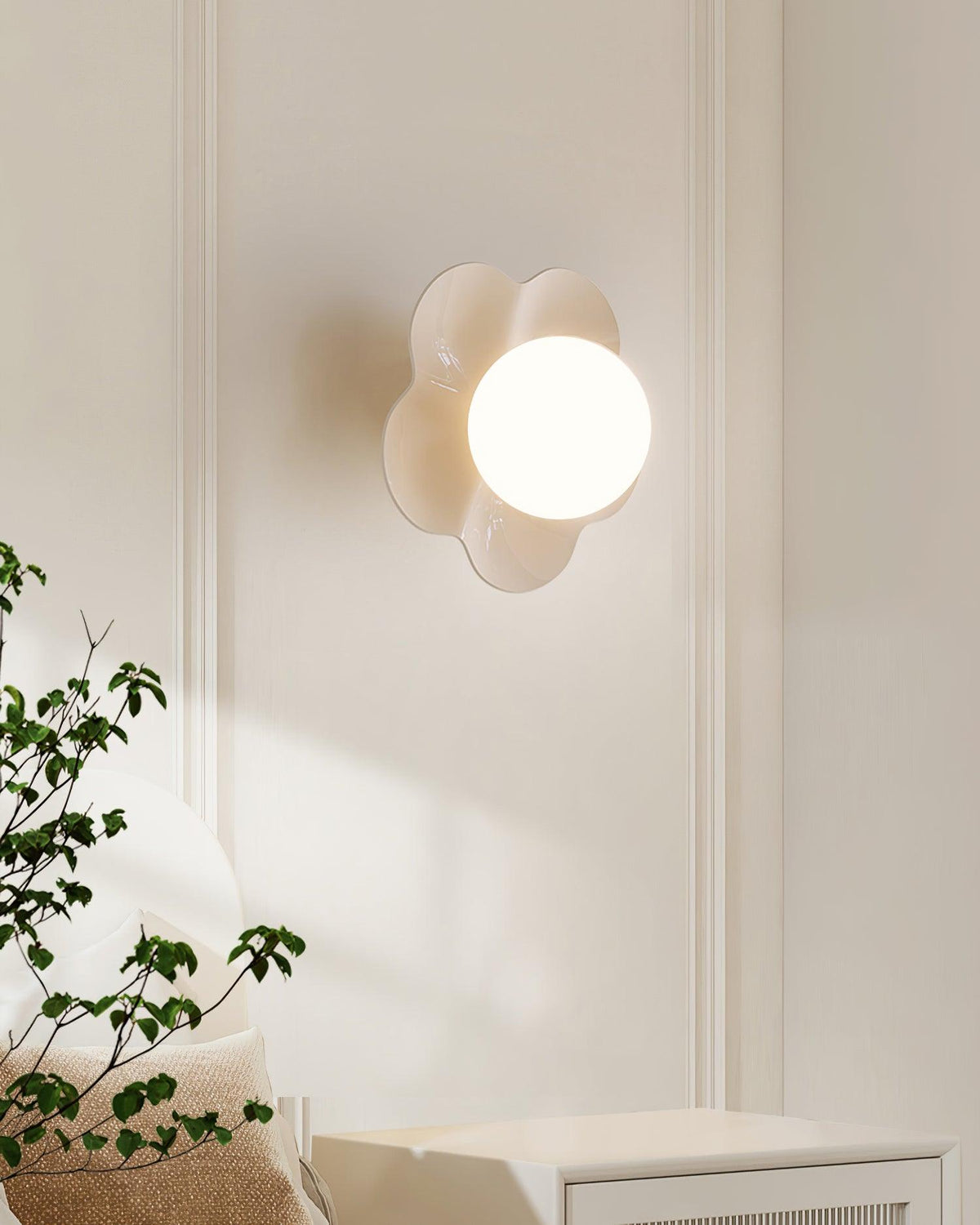 Flower-Shaped Resin Wall Sconce with Frosted Glass Shade – LED G9 Socket, Playful Modern Decor for Bedroom, Nursery & Living Room