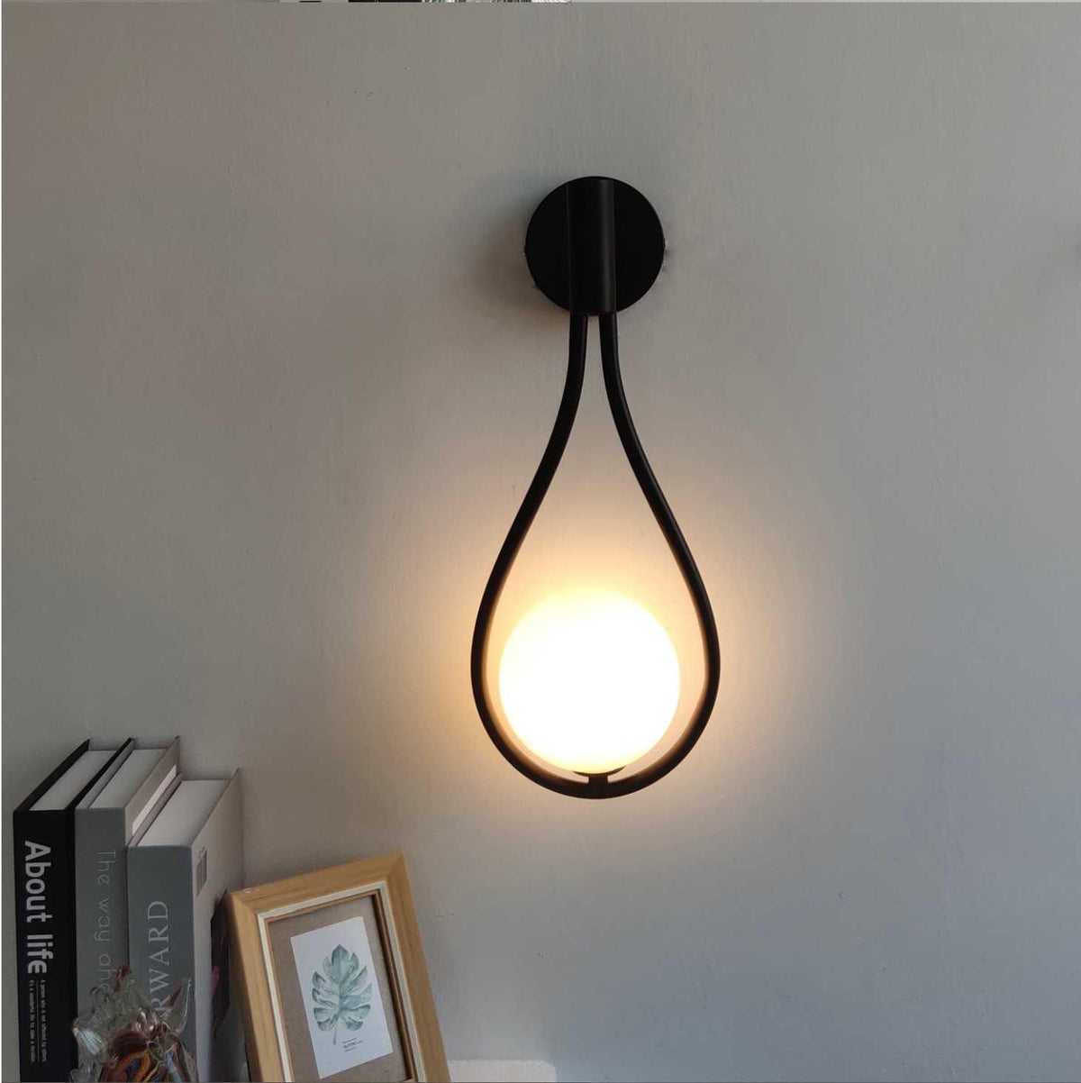 Metal Wall Sconce Light with Minimalist Linear Design for Bedroom, Living Room & Hallway – Modern Scandinavian Style Fixture in Black, Gold