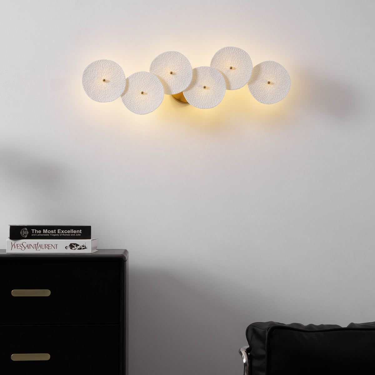Ceramic Petal Wall Sconce – Floral LED Light with Gold Metal Accents for Hallway, Bedroom & Living Room Decor