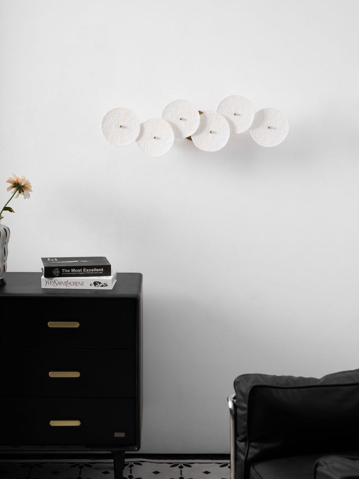Ceramic Petal Wall Sconce – Floral LED Light with Gold Metal Accents for Hallway, Bedroom & Living Room Decor