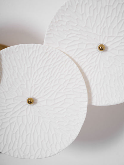 Ceramic Petal Wall Sconce – Floral LED Light with Gold Metal Accents for Hallway, Bedroom & Living Room Decor
