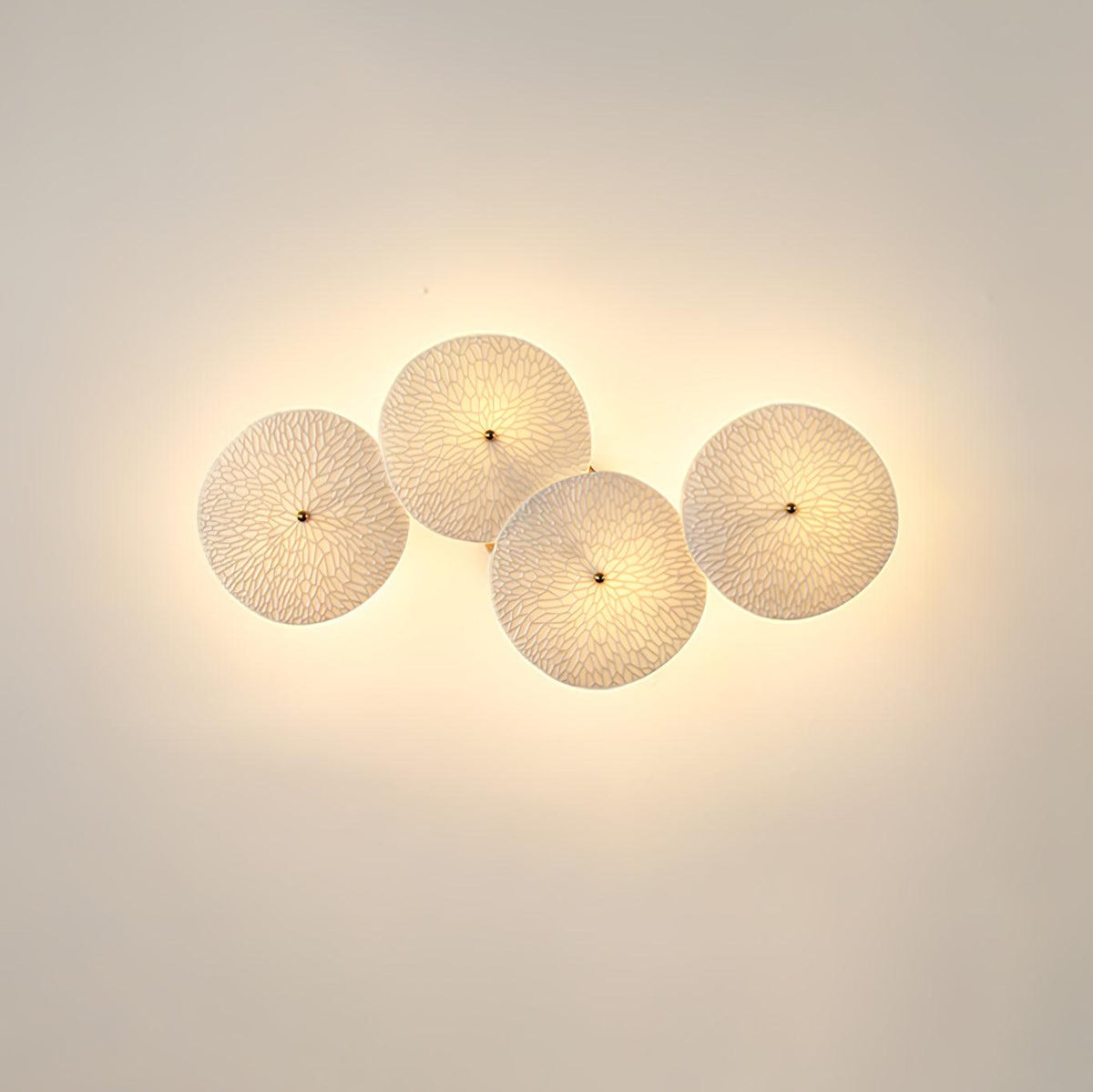 Ceramic Petal Wall Sconce – Floral LED Light with Gold Metal Accents for Hallway, Bedroom & Living Room Decor