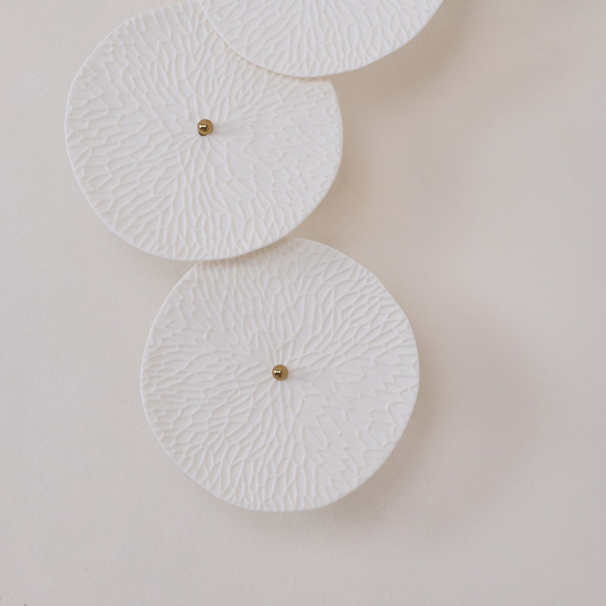Ceramic Petal Wall Sconce Sculptural Multi-Light Fixture Hardwire Installation for Bedroom Living Room Hallway Modern Artistic Decor