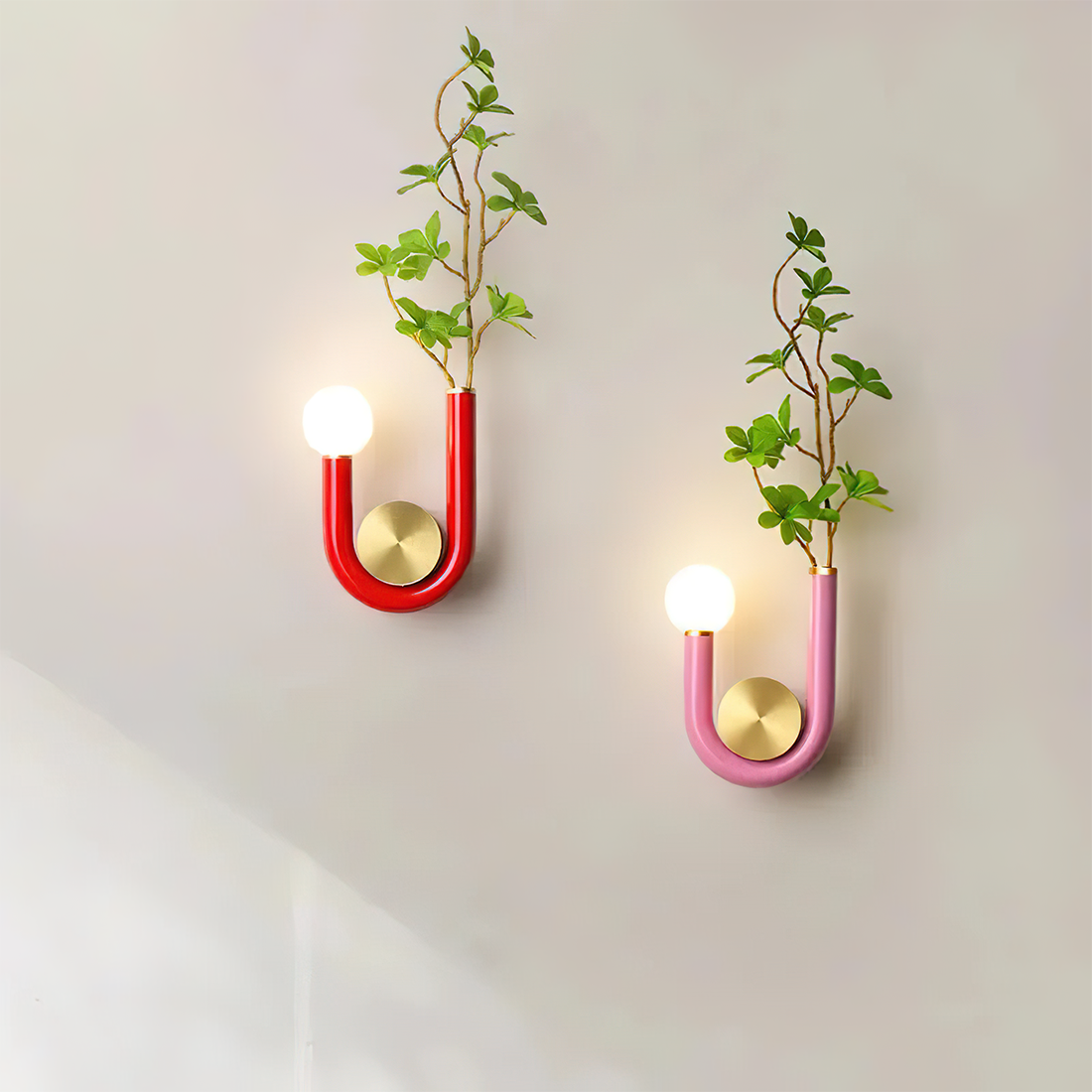 Contemporary Double-Bulb Sconce with Curved Metal Frame – Vibrant Accent Light for Hallways, Bedrooms & Stairs