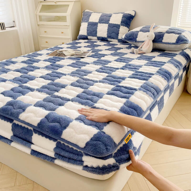 Plush Fitted Sheet Cover with Grid Pattern – Soft Velvet Bed Topper for Twin Full Queen King – Pet-Safe Elastic Mattress Protector for