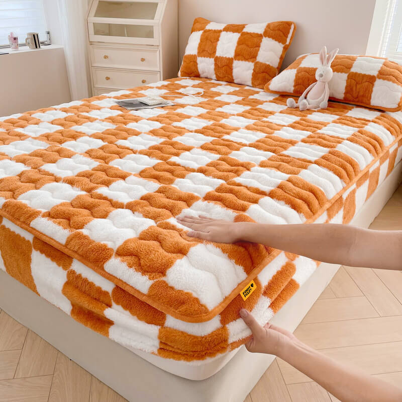Plush Fitted Sheet Cover with Grid Pattern – Soft Velvet Bed Topper for Twin Full Queen King – Pet-Safe Elastic Mattress Protector for