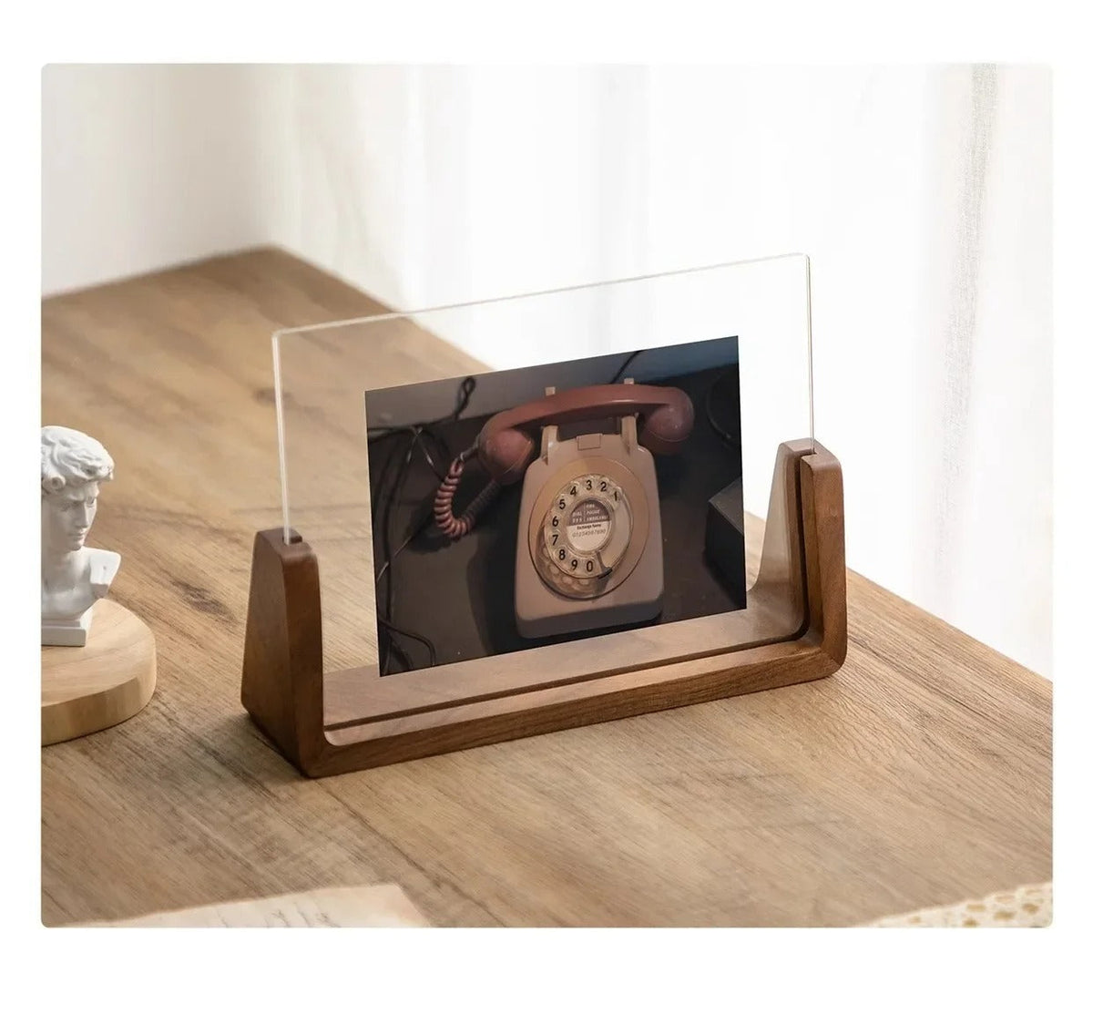 Minimalist Wooden Photo Frames with Floating Design – Beechwood and Acrylic Display