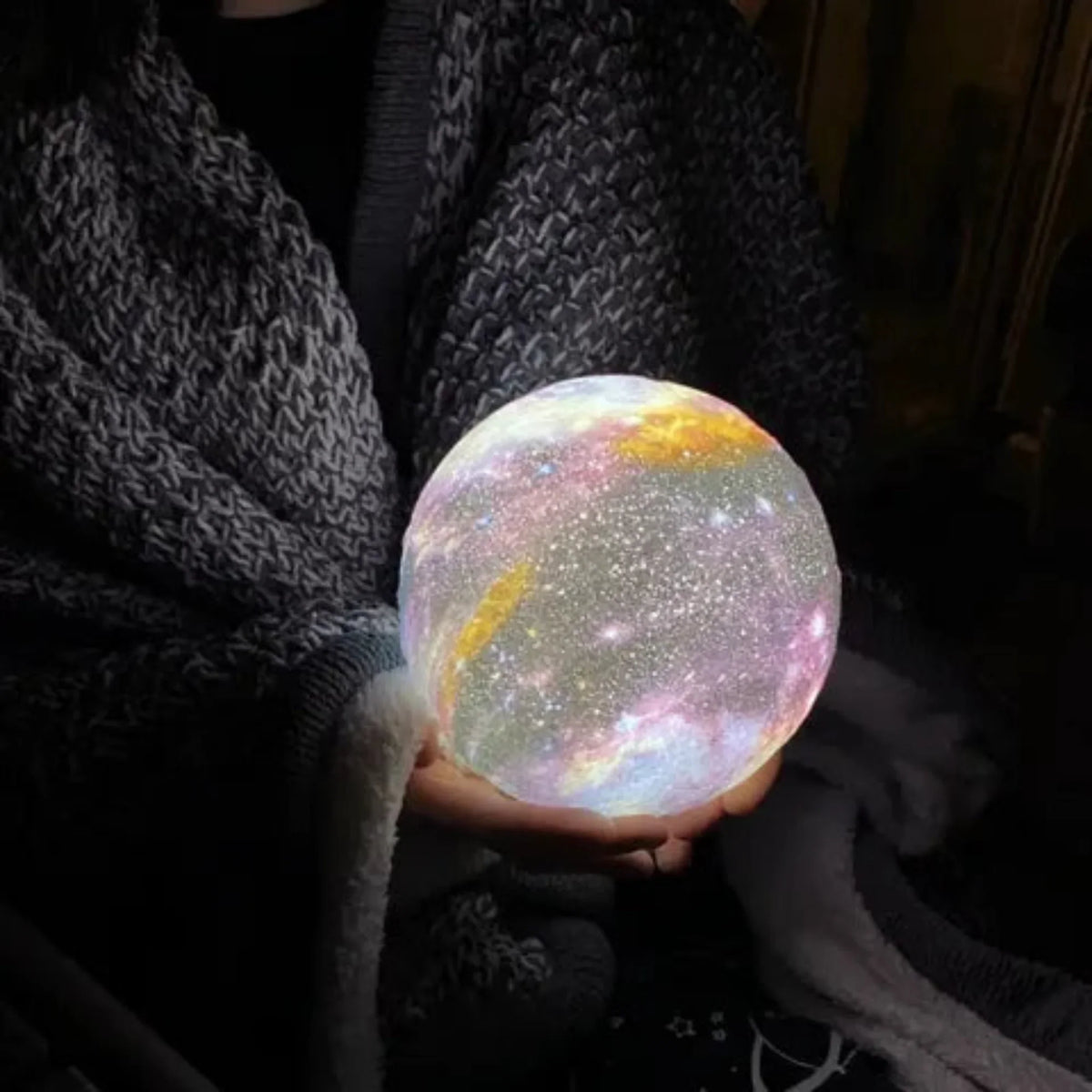 3D Lunar Globe Decorative Night Light with 16 Color Options and Wireless Rechargeable Design for Bedrooms, Desks, and Living Spaces