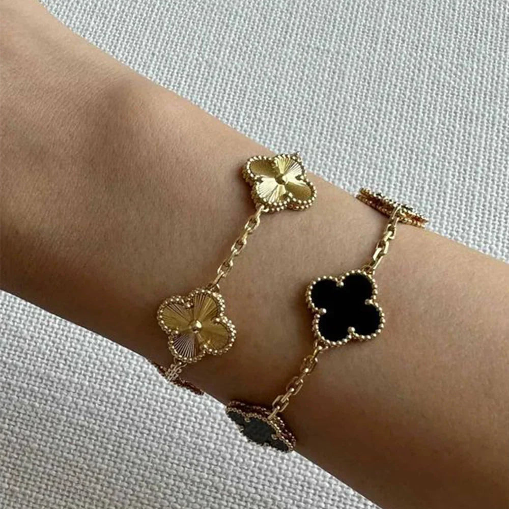 Nature's Charm | Clover Bracelet with Adjustable Chain | Elegant Accessory for Timeless Style