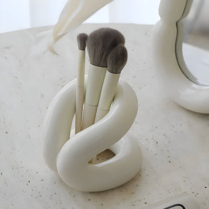 Nexus Ceramic Holder - Modern Design with Rope-Knot Detail