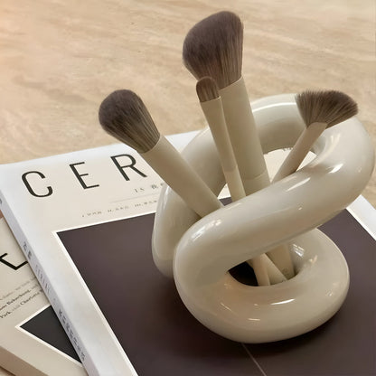 Nexus Ceramic Holder - Modern Design with Rope-Knot Detail