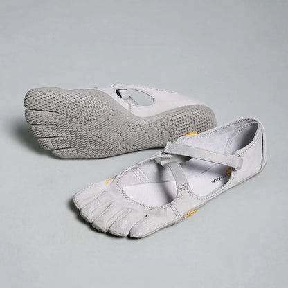 Women's Separated Toe Trail Runners – Minimal Sole Hiking Footwear for Creek Paths & Forest Walks