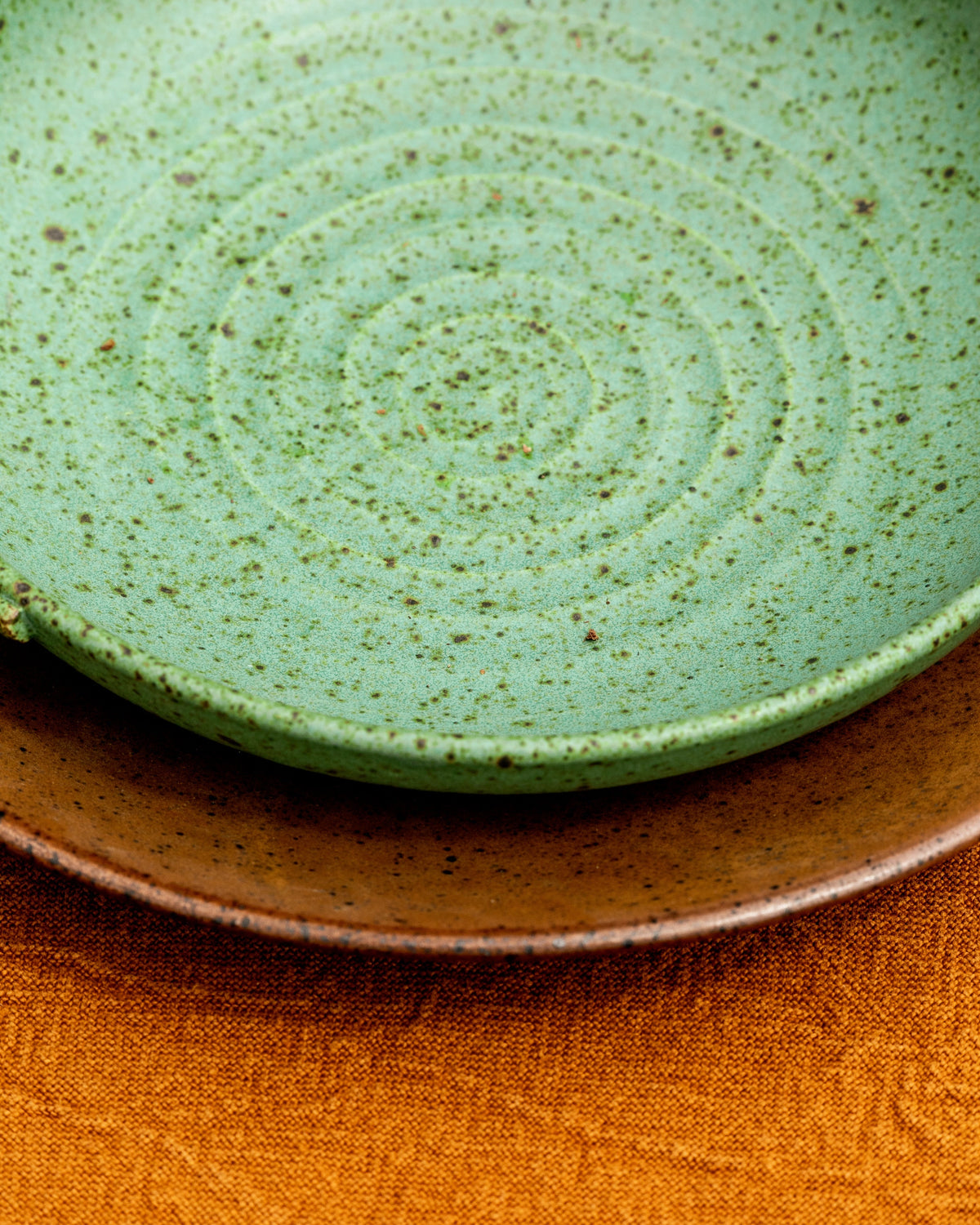Organic Stoneware Dinnerware Set – Vintage Aged Design in Earthy Tones
