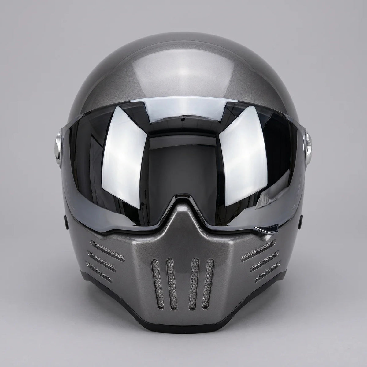 Retro Full-Face Helmet with Mirror-Style Visor for Bold Riding Style